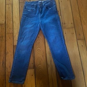 Size 8 Levi’s skinny jeans